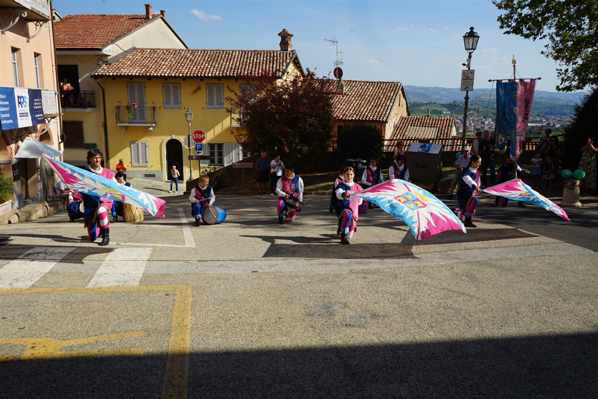 Esibizione sbandieratori e musici